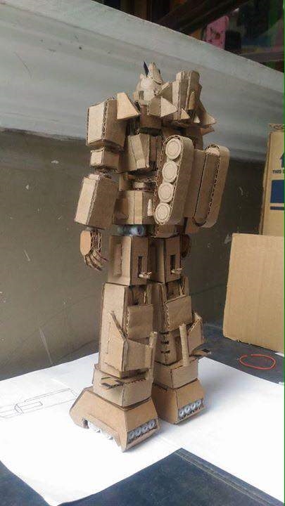近日,手工牛人dwight arkeen lightenburg就用纸箱完成了一尊动画
